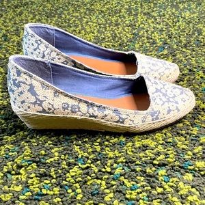 Lucky brand small wedge heel flat flowers and weave​​